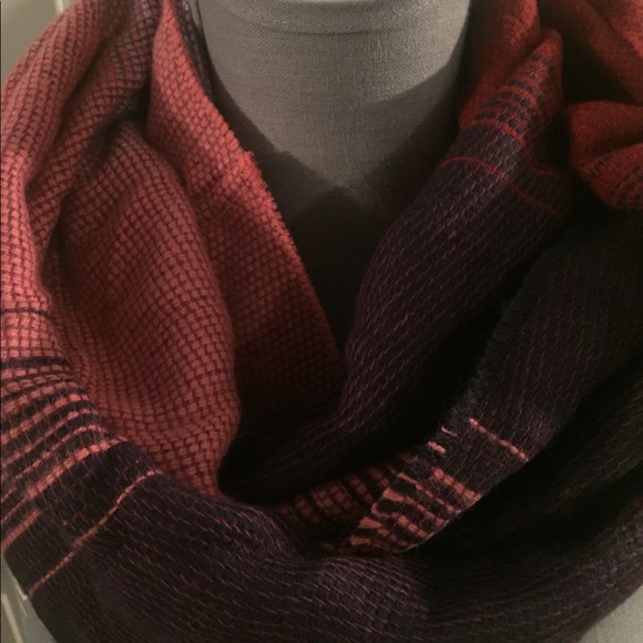 Lot of 3 scarves, one infinity scarf included - Picture 4 of 4